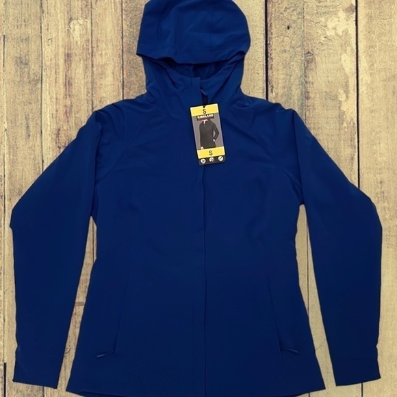 𝅺KIRKLAND Signature Hoodie - Picture 1 of 8